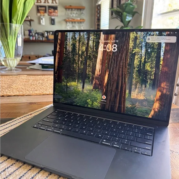Apple 2024 MacBook Air 15 Inch M3 Chip (Negotiable Price)