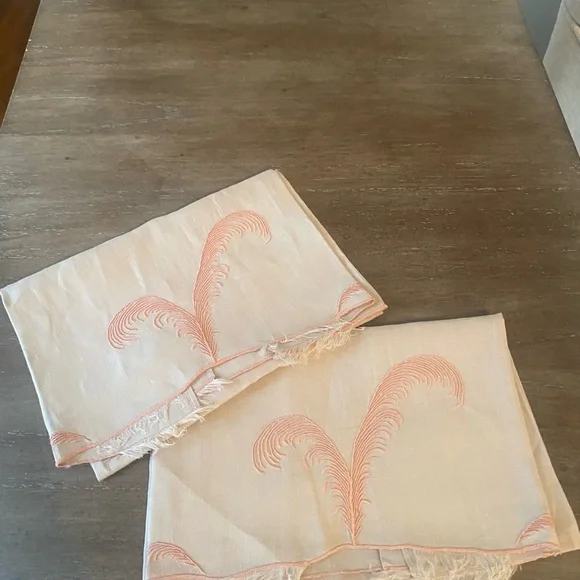 2 MARGHAB MADEIRA LINEN FINGER TIP GUEST TOWELS, 