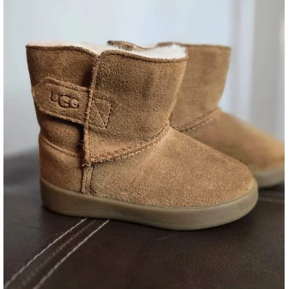 UGG Keelan Toddler Chestnut Suede Sheepskin Boots 1096089I Size 4/5