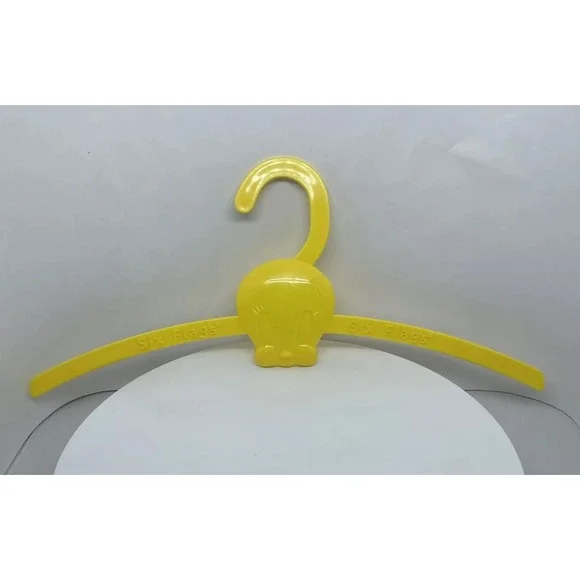 Tweety Bird Hanger Six Flags Magic Mountain Souvenir Warner Brothers 1998Plastic