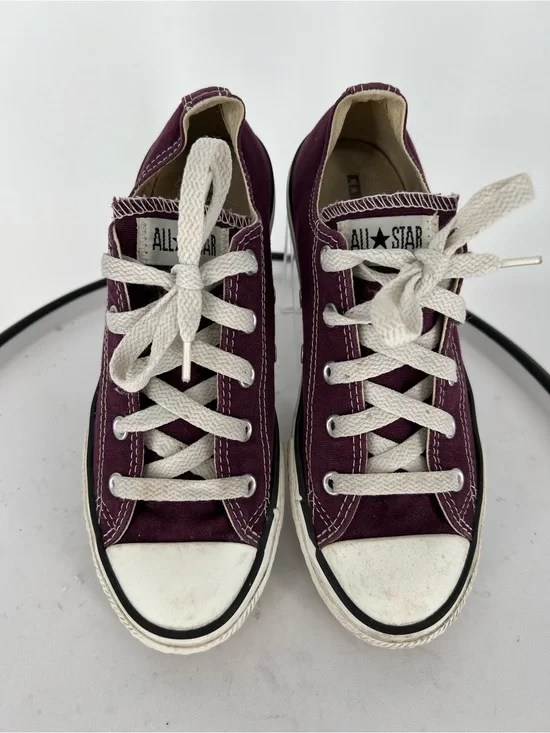 Converse Chuck Taylor All Stars Kids Low Top Sneakers in Plum with White Laces