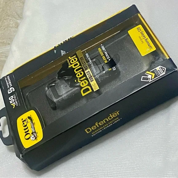 ❌ FREE IN YOUR BUNDLE ❌OtterBox Defender Series Screenless Edition Black Case