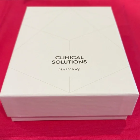 Mary Kay Clinical Solutions 0.5 Retinol Set with Calm + Restore Facial Milk NIB