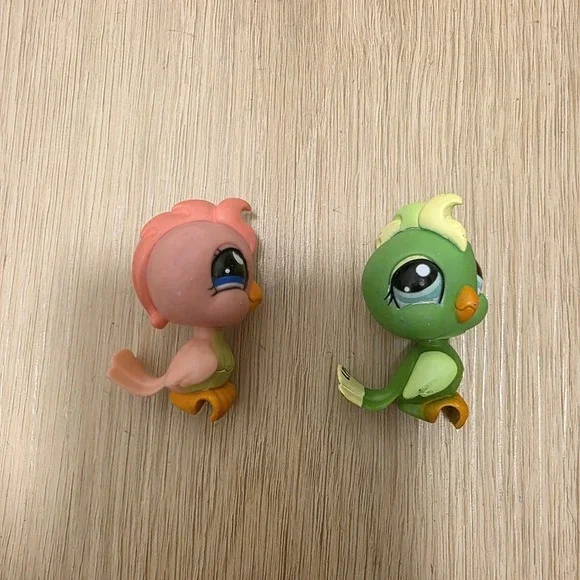 Littlest‎ Pet Shop Hasbro Pink & Green Cockatoos Bundle Of 2 #854 & #1369