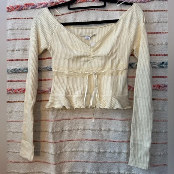 Urban Outfitters Kimchi Blue Cream Ribbed Cropped Long Sleeve Top - Size Medium