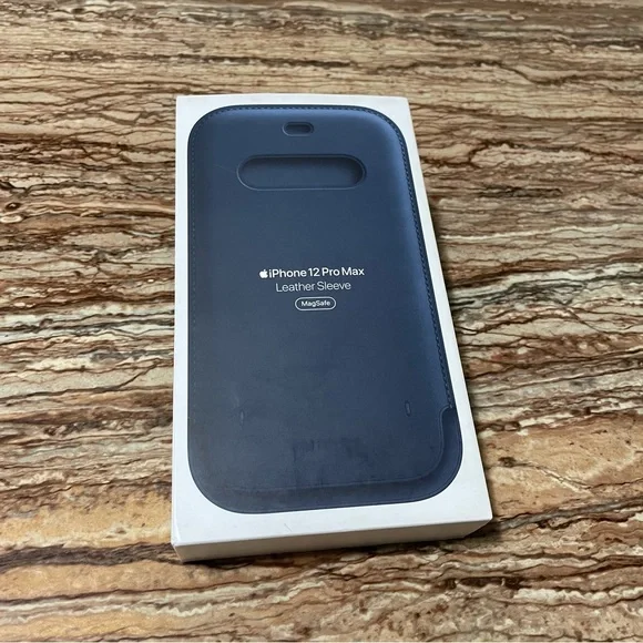 APPLE iPhone 12 Pro Max Leather Sleeve Magsafe in color Baltic Blue