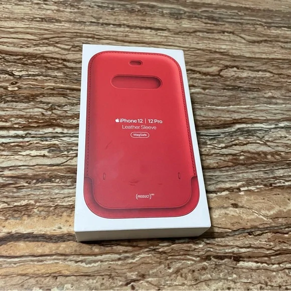 APPLE iPhone 12 Pro Leather Sleeve MagSafe in Color Scarlet