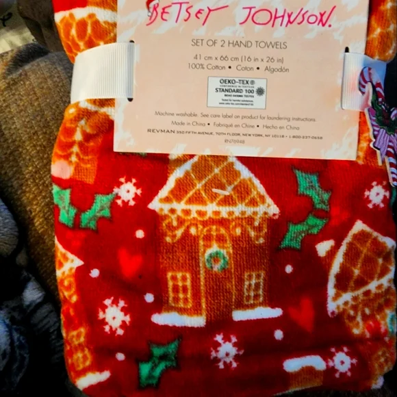 Nwt Betsey Johnson Gingerbread towels .