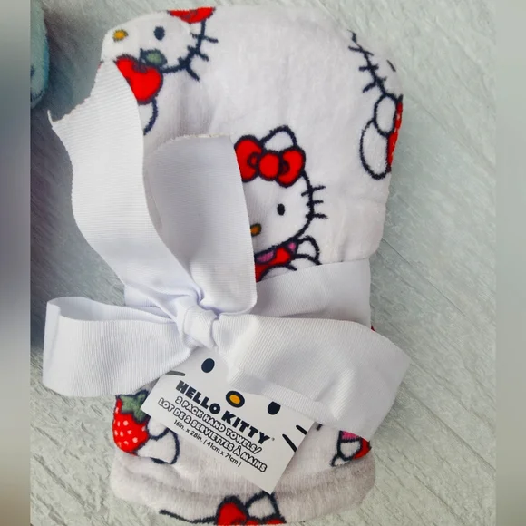 Hello Kitty White and Red, STRAWBERRY HAND TOWELS🍓🍓