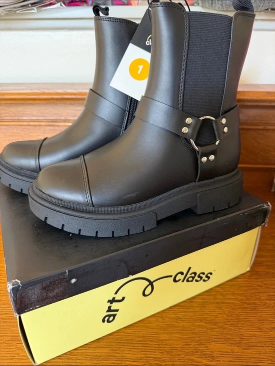 NWT Art Class Crosby boots Harness Ankle Boots - Black Girls size 1