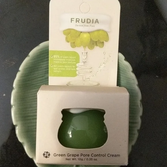 Green Grape Pore Control Cream