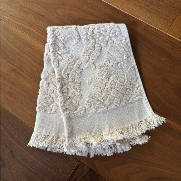 [Madame Coco] Elegant Light Powder Pink Textured Hand Towel with Fringes