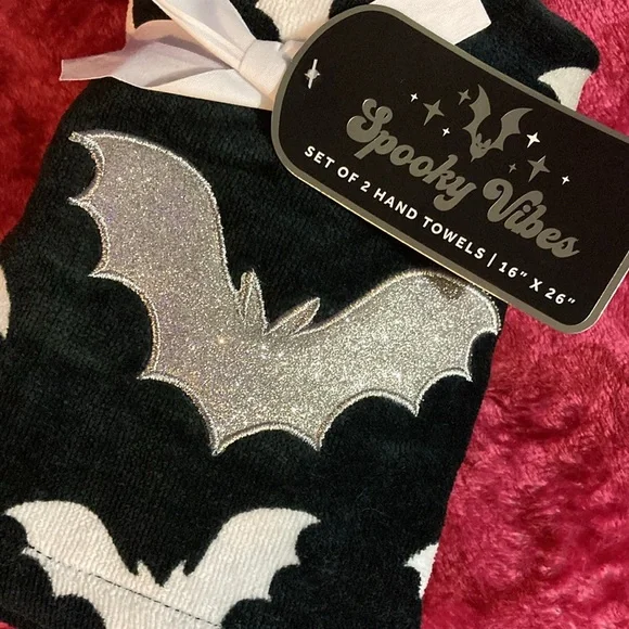 Silver bat 2 pack hand towels