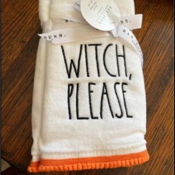 Rae Dunn Hand Towels. New