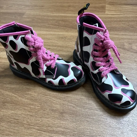 Dr. Martens 1460 Youth Junior Cow Print Patent Lamper Leather Boots. US size 4