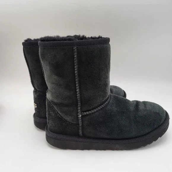 UGG Kids Classic Black Short Winter Warm Boots Kids Size 1