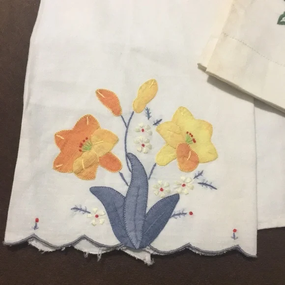 Yellow daffodil tea towel. Vintage. Only one left is daffodil. Cotton. 1970s.