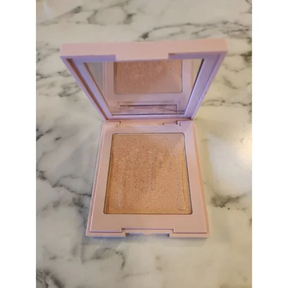 Kylie Jenner Pressed Illuminating Powder Cheers Darling 0.34 Oz