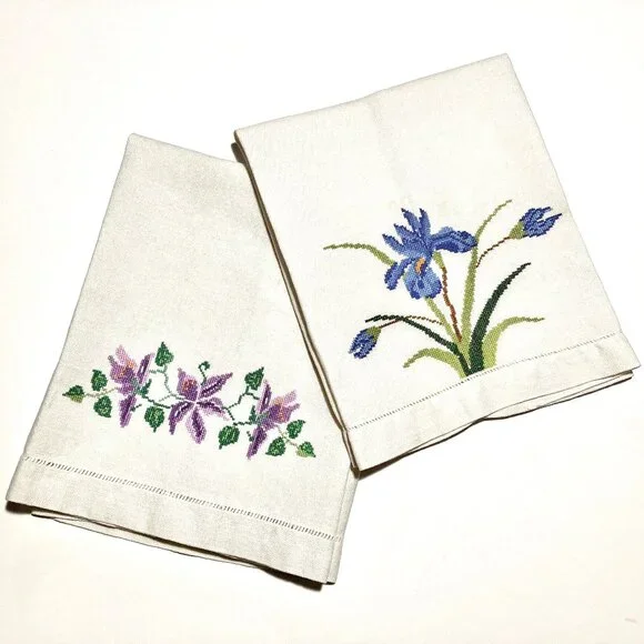 Set of 2 Matching 100% Linen Fingertip Towels, vintage