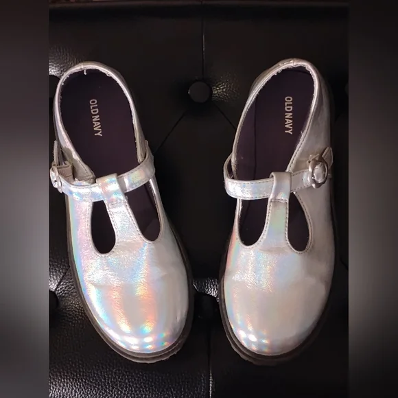 Old Navy Kids Iridescent Silver T-Strap Backle Dress Shoes Black Platform 4(23)