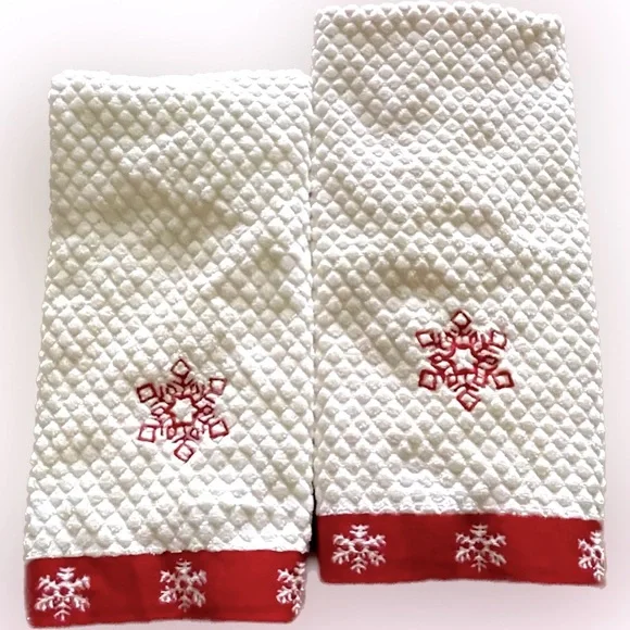 ST. NICHOLAS SQUARE Red White Snowflake Tufted Hand Towels - Set of 2
