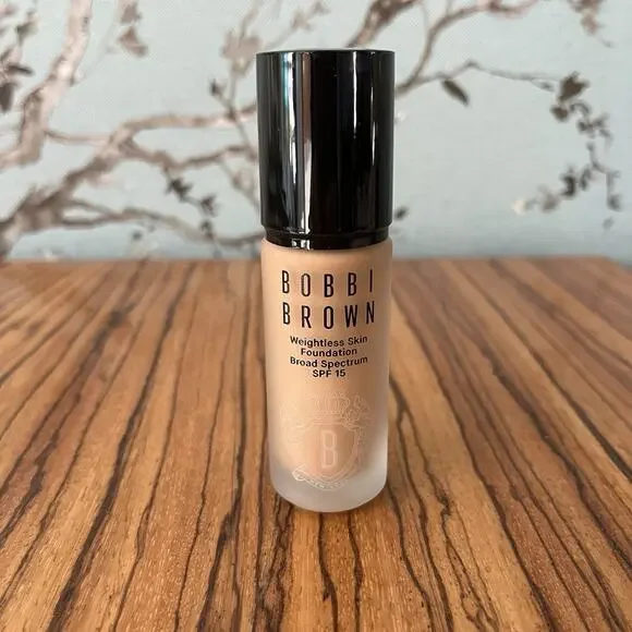Bobbi Brown Weightless Skin Foundation SPF 15 Neutral Cool Honey