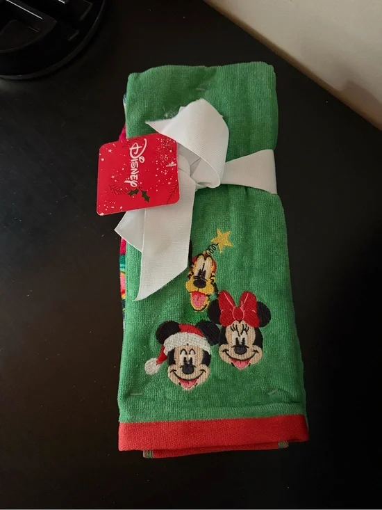 Disney Holiday Hand Towels with Minnie, Mickey & Pluto Motifs
