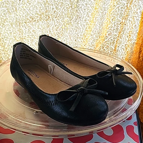 I Nw/ o tags Arizona Ballet Flats patent leather girls sz 12M memory foam Willow