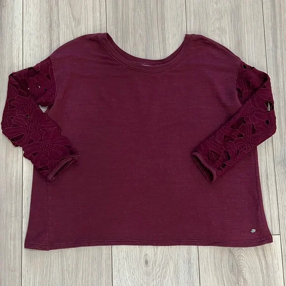 American Eagle Outfitters 3/4 Dolman Sleeve Open Slit Back Top
