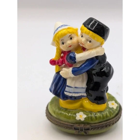Adorable Vintage Trinket Box Dutch Hugging Girl & Boy Couple Ceramic Novelties