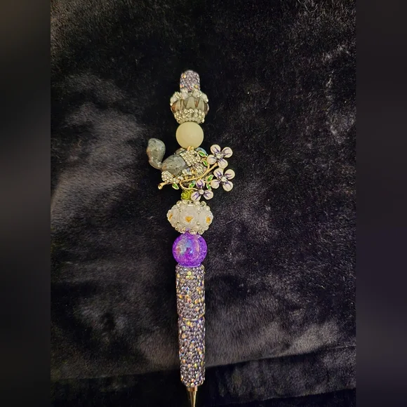 Elegant Floral Beaded Pen