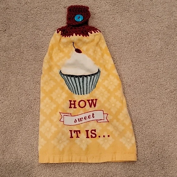 Handmade Hanging Towel - Cupcake