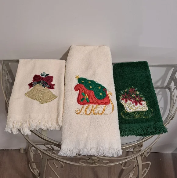 Vintage 90s Victorian Cottagecore Grannycore Christmas Hand Towel Bundle.