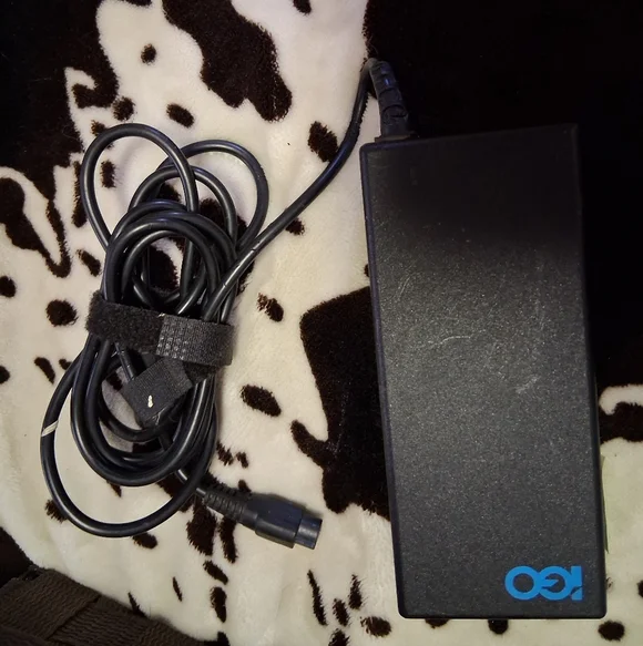 iGO AC Power Adapter - Black