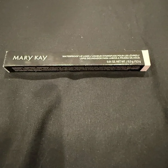 Mary Kay Waterproof Lip Liner Berry New in Box