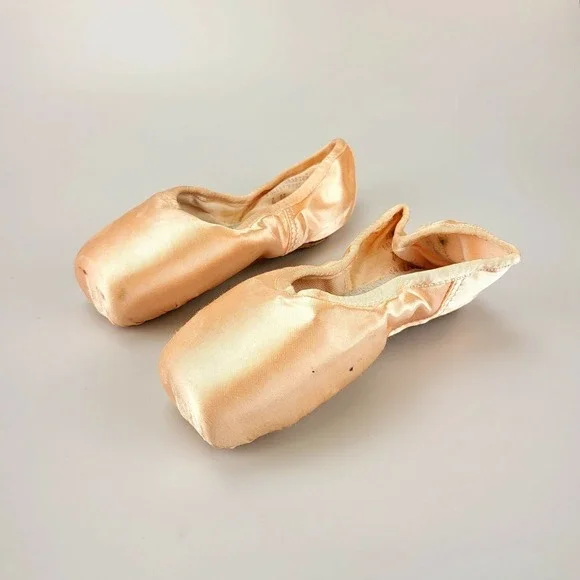 Balletcore Dance Shoes Girl 4 Pink Nude Ballet Flat Pointe Wide CAPEZIO USA
