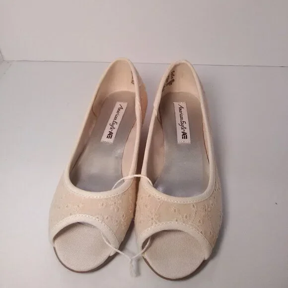 American Eagle Kids/Little Girls Wedge Heel Shoes Color Cream Size 10 1/…