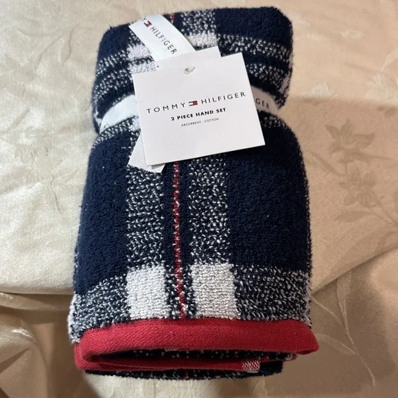 NWT Tommy Hilfiger - 2 Piece Hand Towel Set