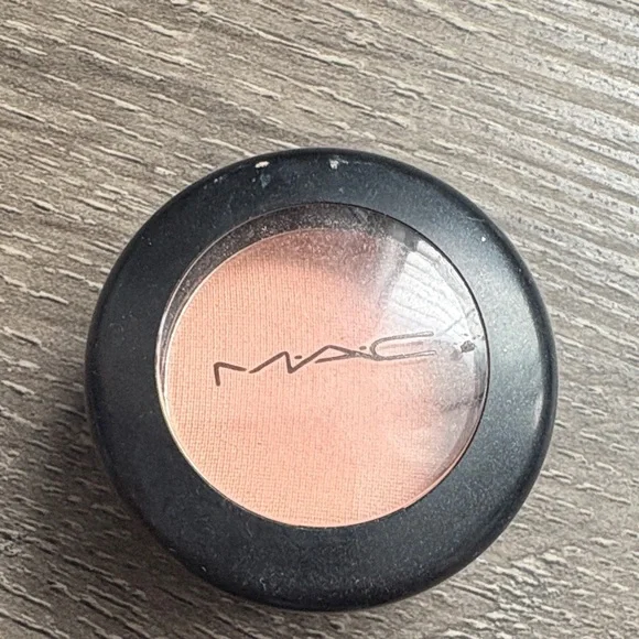 MAC Cosmetics Eyeshadow — peach on the beach