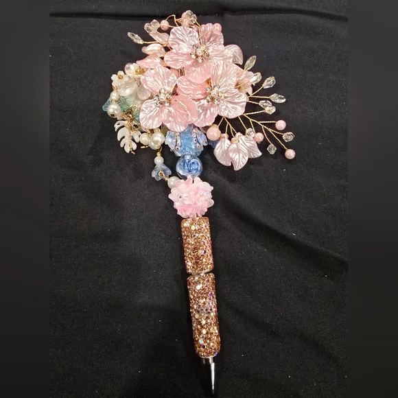 Elegant Pink Floral Pen