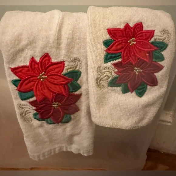 Cecil Saydah Velour Terry Holiday Poinsettias Guest Hand Towel & Wash Cloth Set