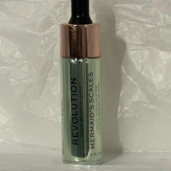 Makeup Revolution Liquid Highlighter in Silver
