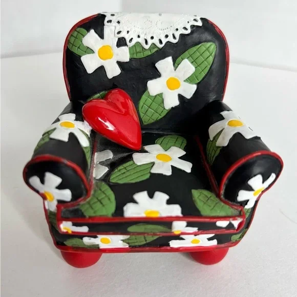 MARY ENGELBREIT “(HOME IS WHERE THE HEART IS”) CHAIR, BOOK, AND NOTE CARDS