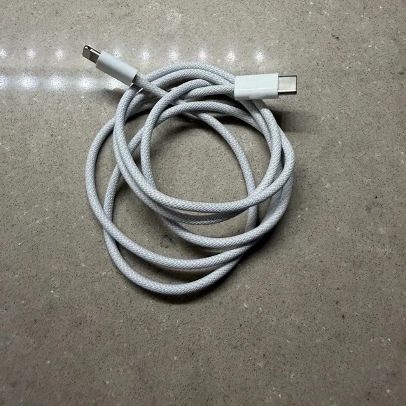 Apple USB-C to Lightning Cable (1 m)