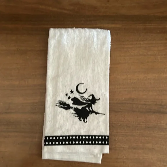 Halloween fingertip towel