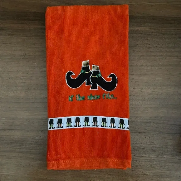 Halloween fingertip towel