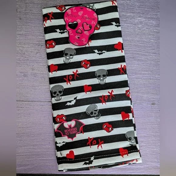 NEW Betsey Johnson Black and White Skull Towels