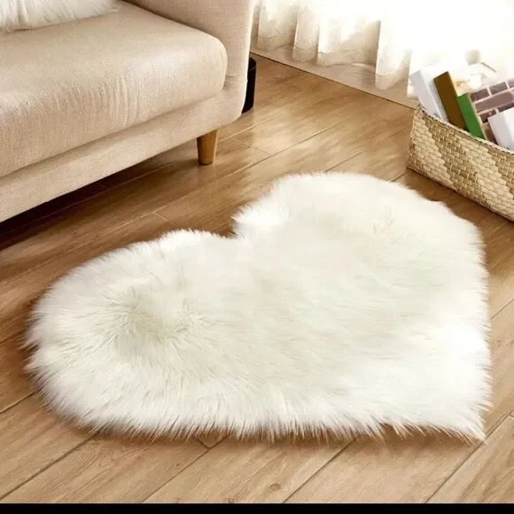 NWOT Faux Fur Heart Shaped Rug 😍