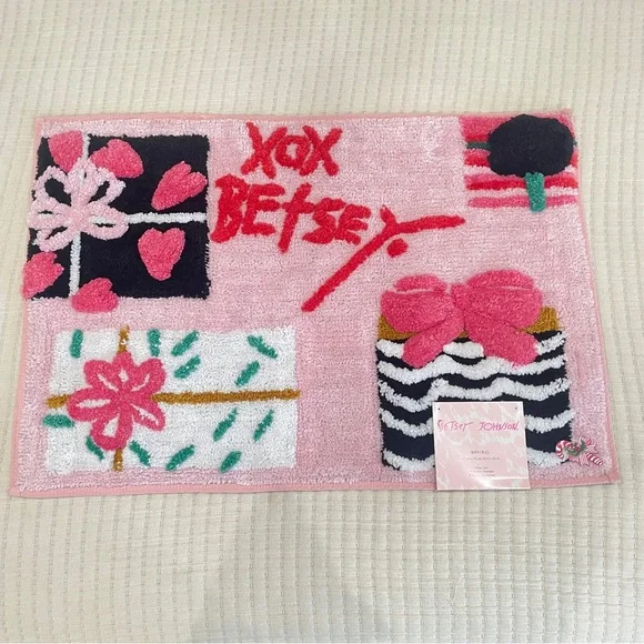 NEW Betsey Johnson XOXO Betsey Pink‎ Bath Rug Presents Bows Hearts 20x30