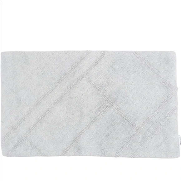 🔥🔥LACOSTE Micro Chip Line Rug (21” x 34-“)